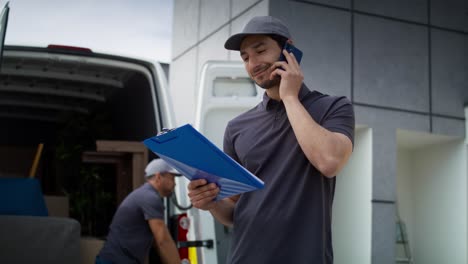 handheld video of delivery man calling a customer