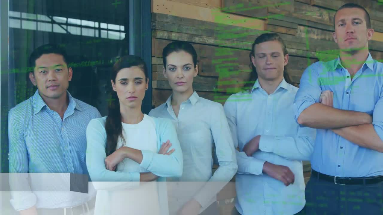 animación de tiras de noticias y procesamiento de datos sobre diversas personas de negocios.