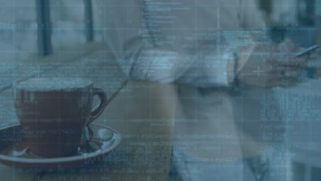 스마트폰을 사용하는 백인 남성에 대한 데이터 처리 애니메이션