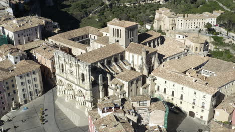 Cuenca,-Spain---Cobblestone-and-Limestone-Houses-in-Historic-Town,-Aerial