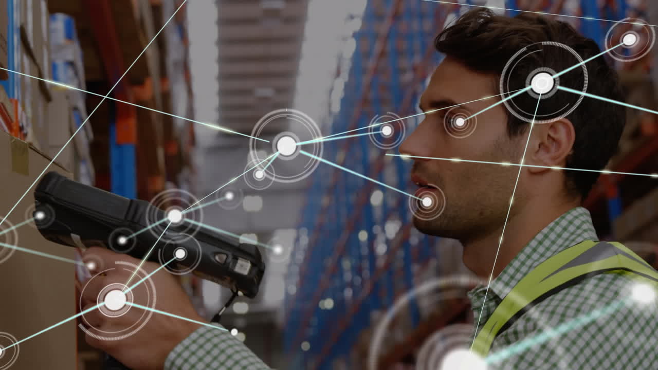 animación de la red de conexiones contra el trabajador masculino caucásico escaneando el stock en el almacén