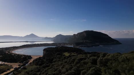 la playa de voidokilia fue filmada por un dron.