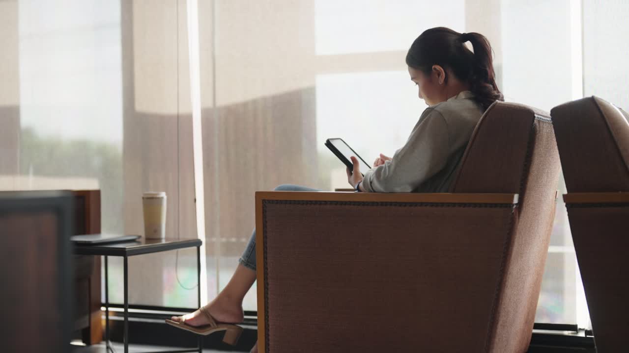 디지털 노마드 하이브리드: 어디에서나 직장 노동력의 미래 기술 향상