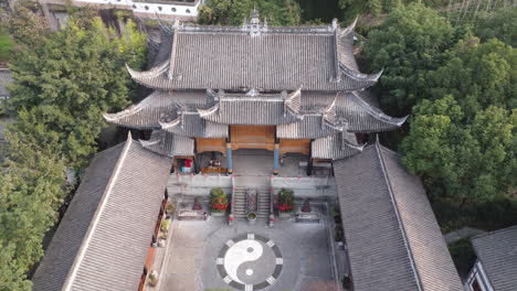 pilgrims from guanyue temple in chongqing