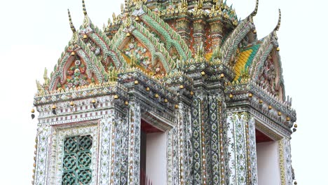 detailed view of wat arun's ornate roof