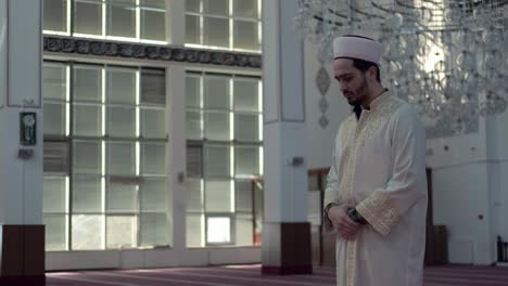 Worship-Young-Man-In-Mosque-2