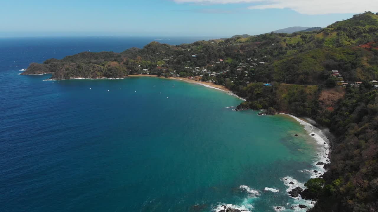 playa y pueblo de castara en la isla de tobago