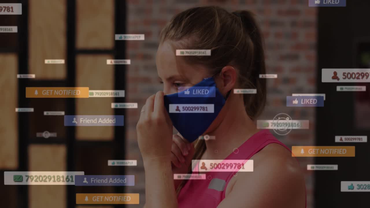 animación de iconos de los medios sobre una mujer caucásica con máscara facial