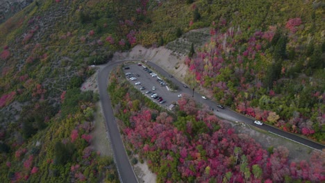 Atemberaubende-Luftaufnahme-Der-Bergstraße-Switchback-American-Fork-Canyon