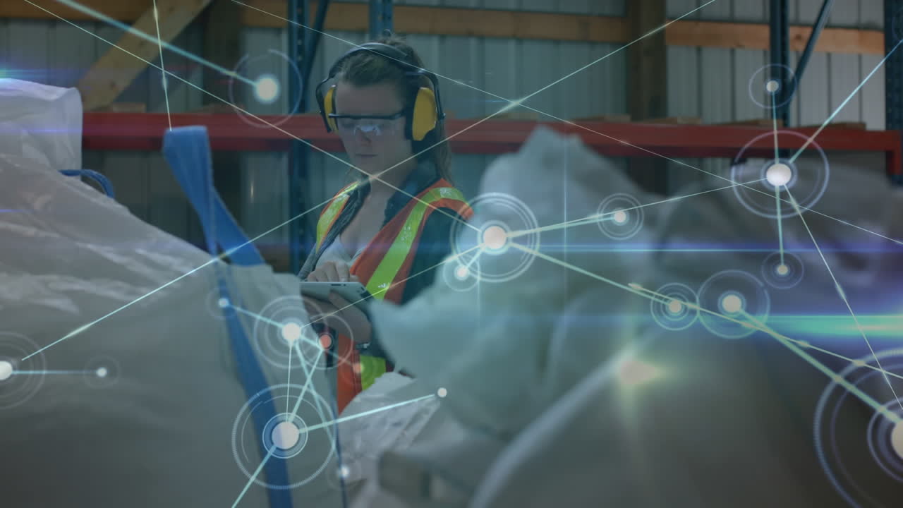 태블릿을 사용하는 백인 여성에 대한 연결 네트워크의 애니메이션