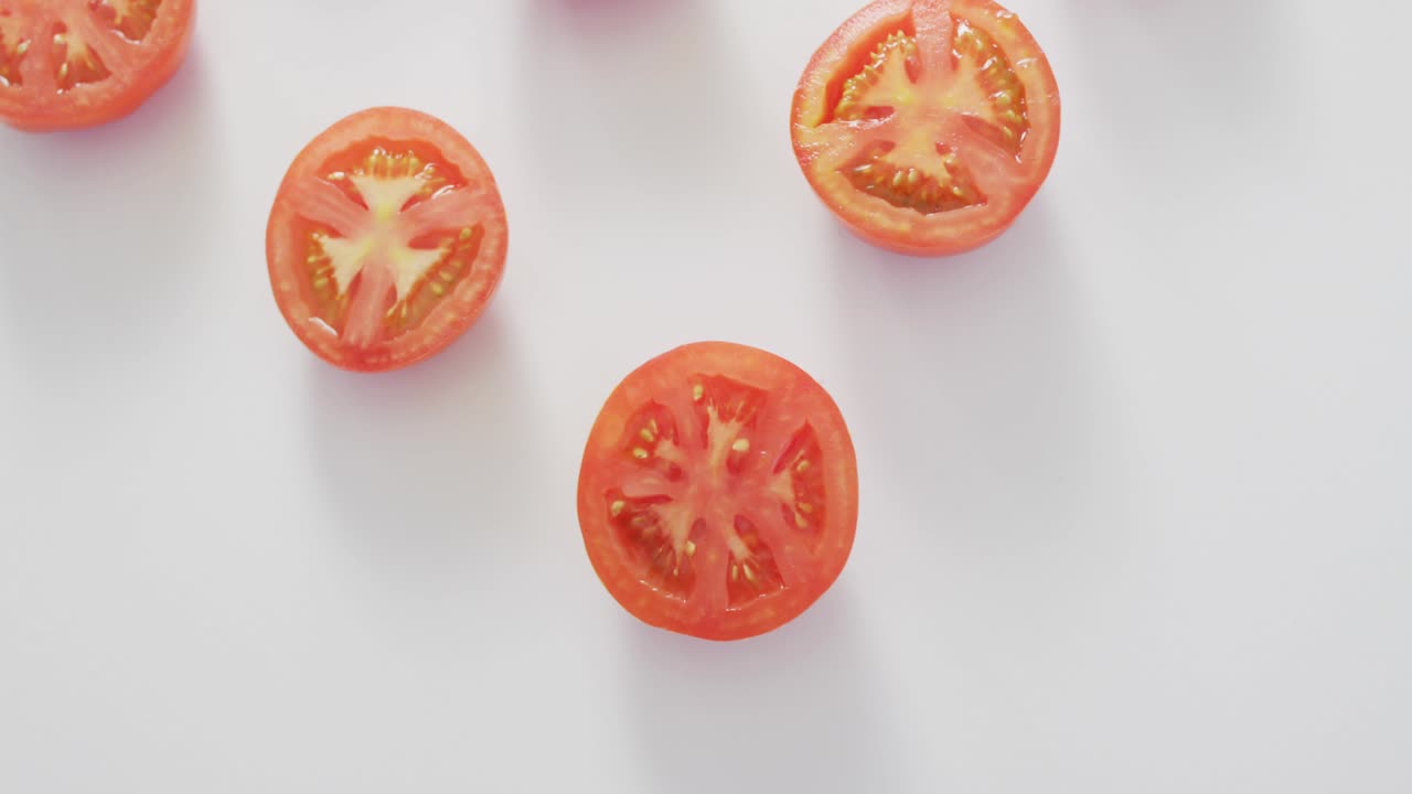 Overhead shot pausing on tomato halves, chat bubble popping, count increasing for comment growth