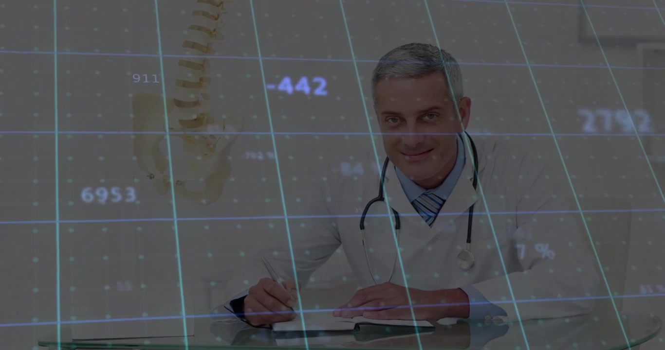 Dokter schrijft patiëntnotities terwijl een digitaal datanetwerk en ruggengraat animeren, patiëntgegevens visualiserend