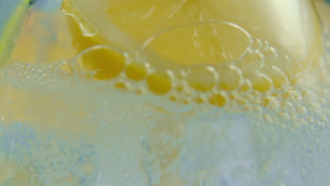 lemon slice surrounded by carbonation as drink is poured