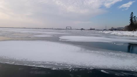 Polar-Vortex-in-Lake-Superior,-North-Shore-Minnesota