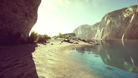 un río que atraviesa un cañón de montaña