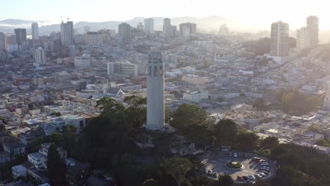 aerial: hermoso paisaje de la ciudad y vista de la torre coit parte 02, vista de avión no tripulado