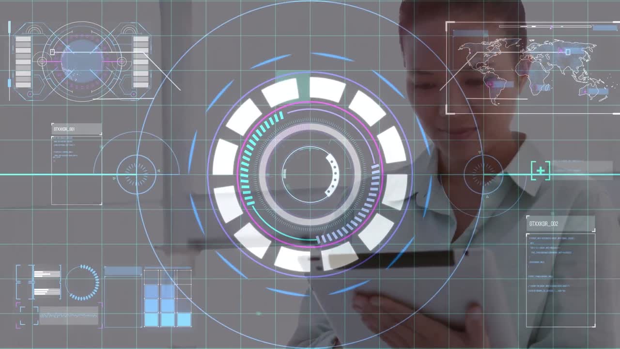 animación de procesamiento de datos y escaneo de alcance sobre una doctora asiática usando una tableta