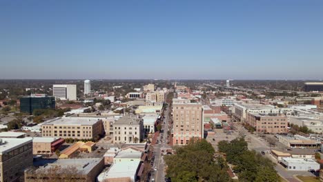 Buildings-in-Downtown-Pensacola,-Florida-in-midday-sun