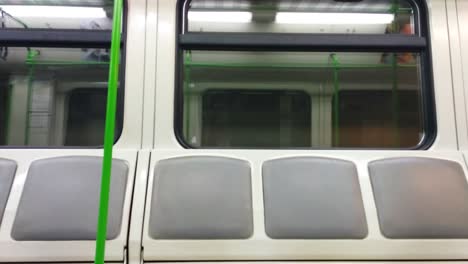 tren subterráneo, tren subterráneo en movimiento