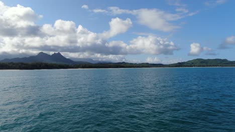 parque de la playa de la bahía de waimanalo y bosque de sherwood en las costas orientales de oahu, hawaii, estados unidos