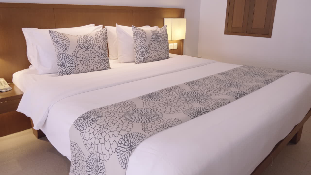 interior de una habitación de hotel moderna y cómoda