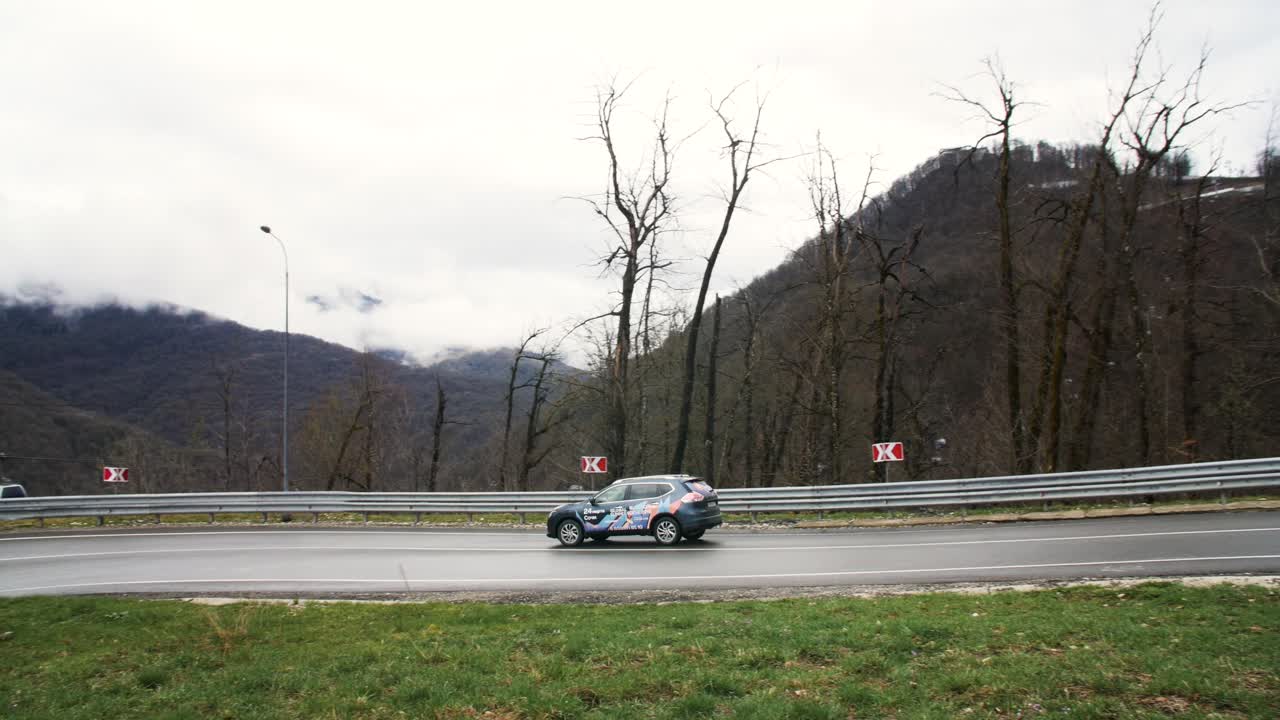 경치 좋은 산악 도로 여행