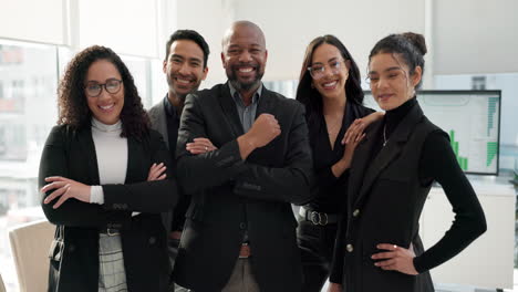 gente de negocios, brazos cruzados y diversidad