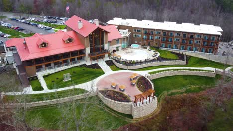 Hocking-Hills-State-Park-Lodge,-in-South-Eastern-Ohio,-aerial-drone