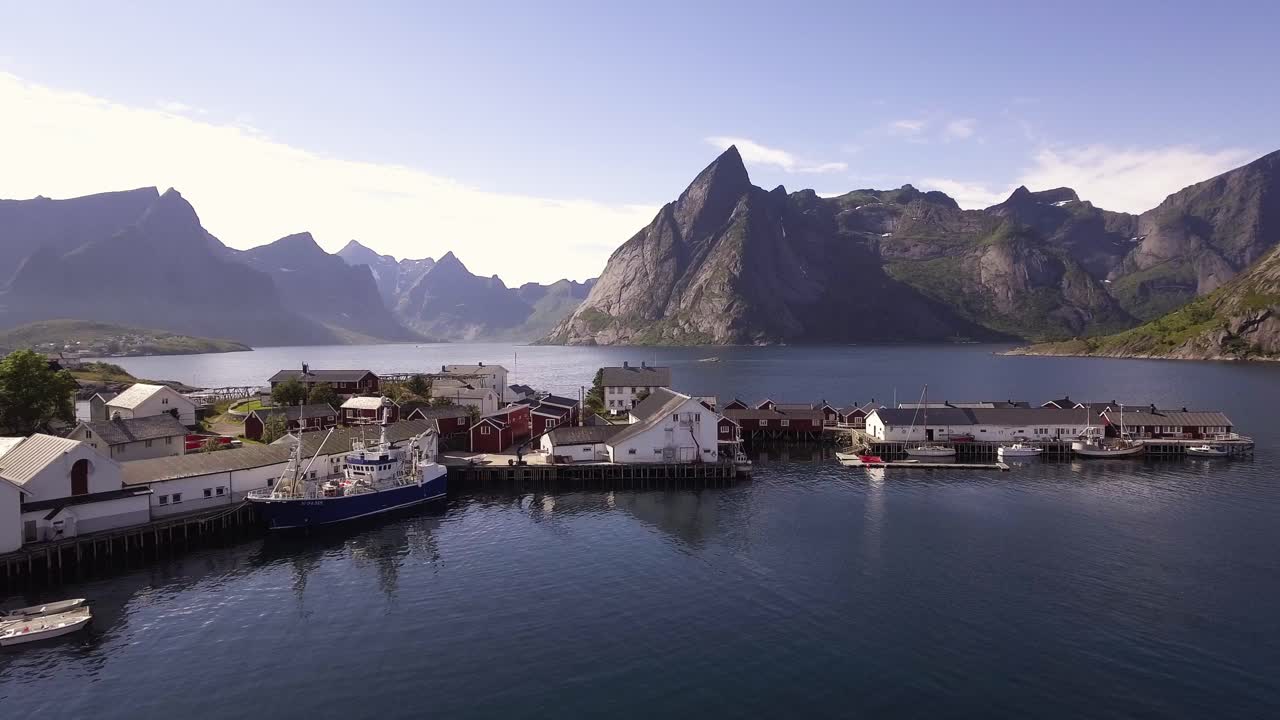 노르웨이 의 해모이 에 있는 작은 항구 의 공중 사진