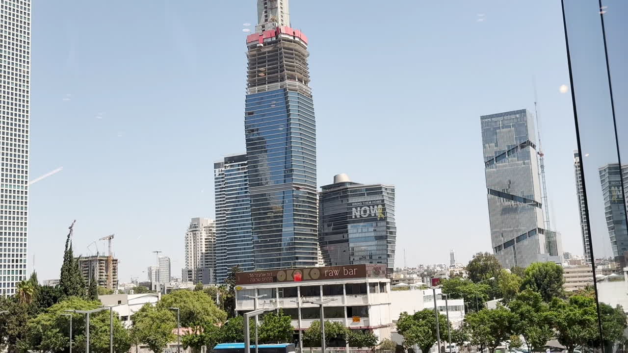 Azrieli Sarona Tower under construction, Tel Aviv