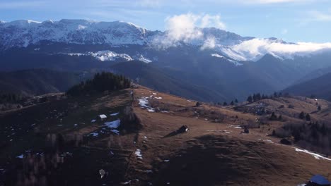 Fundatica-Es-Un-Pequeño-Pueblo-Ubicado-En-El-Condado-De-Brașov-En-Rumania,-Cerca-De-Las-Montañas-Bucegi