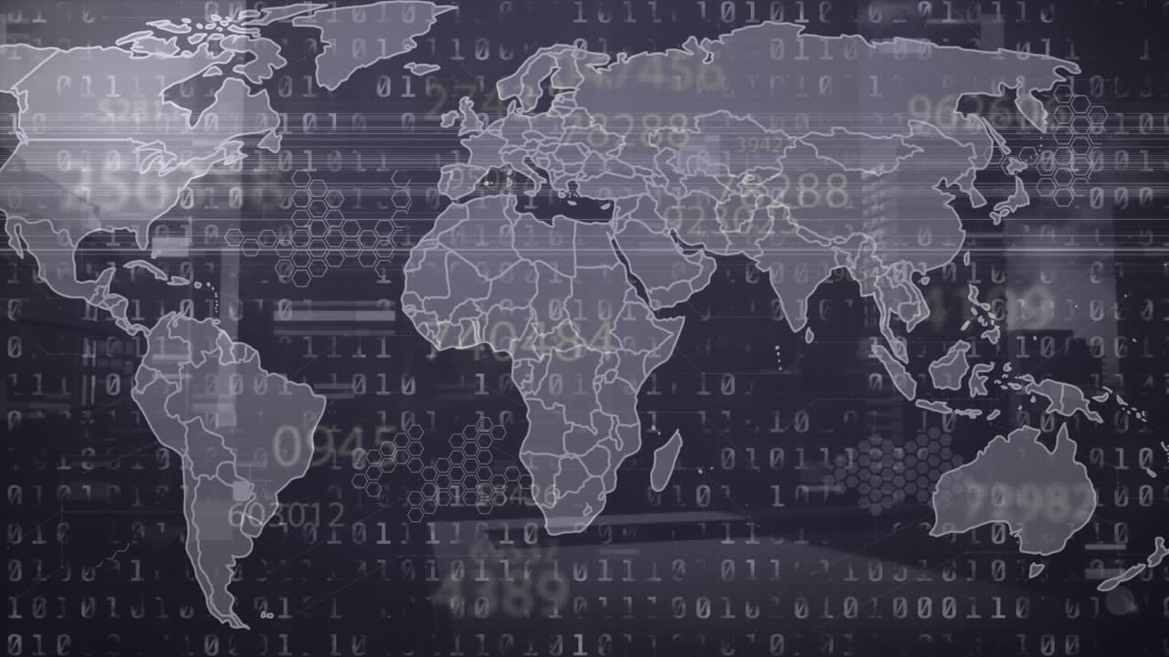 animación de códigos binarios sobre números cambiantes y mapa contra edificios modernos en el fondo