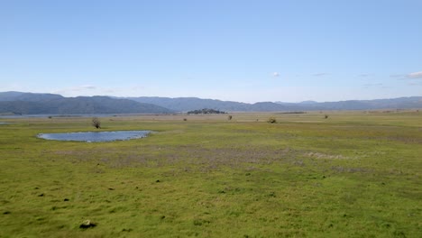 el embalse del lago henshaw en el condado de san diego, california - disparo de dron