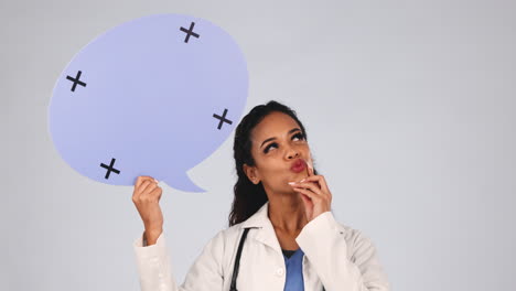 médico feliz, pensamiento y burbuja de habla