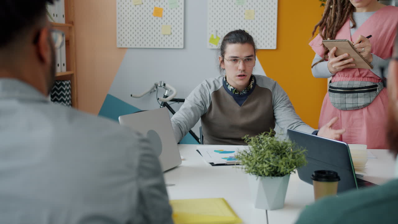 reunión de negocios en una oficina moderna