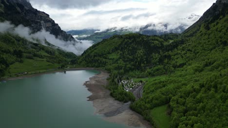 Espectacular-Vista-Aérea-De-La-Increíble-Belleza-Natural-En-Suiza