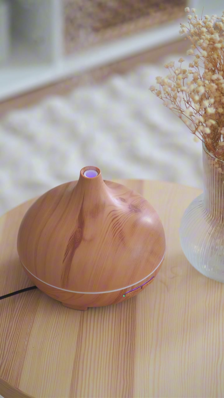 Wooden Essential Oil Diffuser Emitting Mist with Color Changing Light
