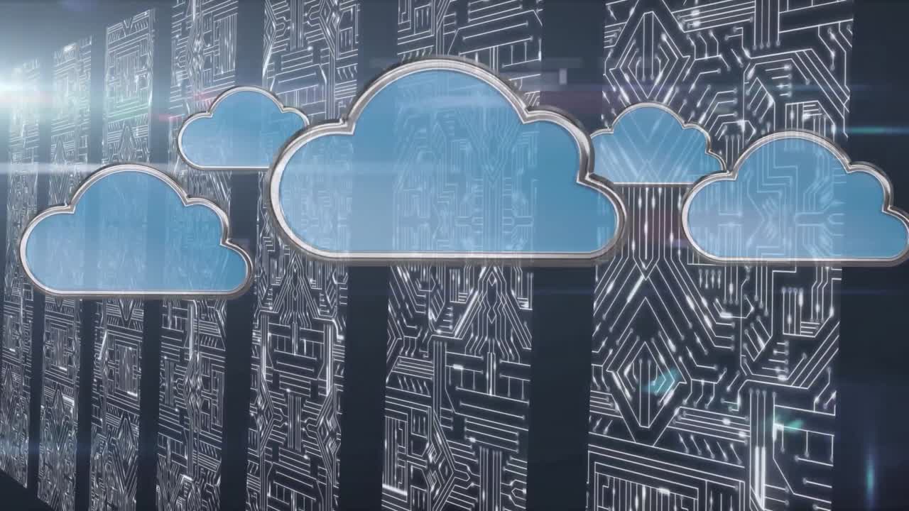 animación de nubes con procesadores de computadora en el fondo