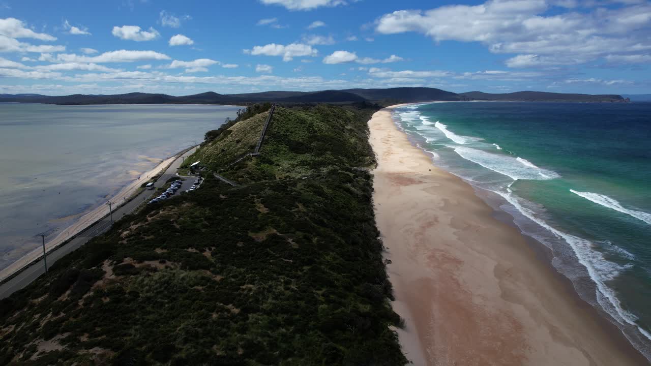 Neck Reserve, splendida spiaggia, Bruny Island, Tasmania, Australia - Ripresa aerea con drone
