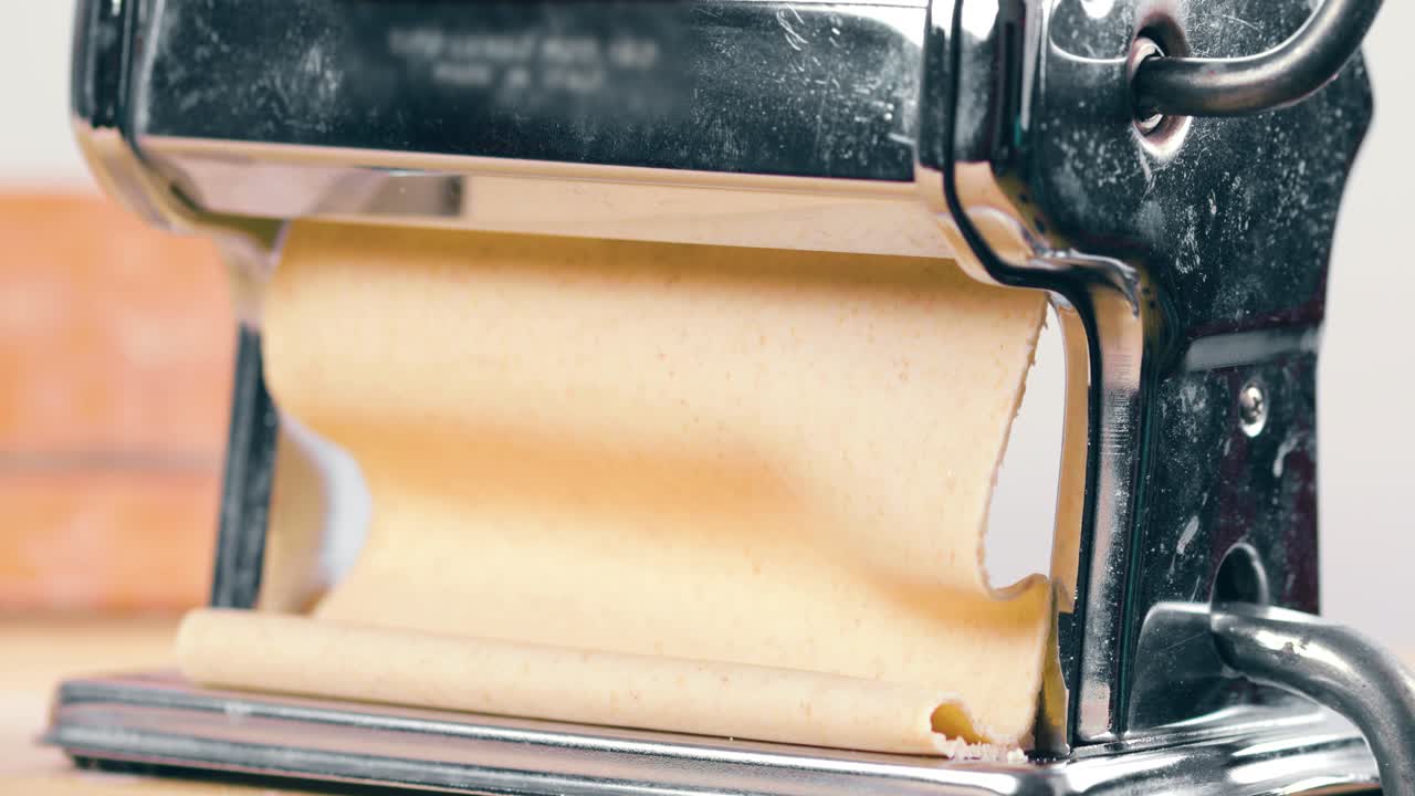 Zelfgemaakte Italiaanse pasta lasagne