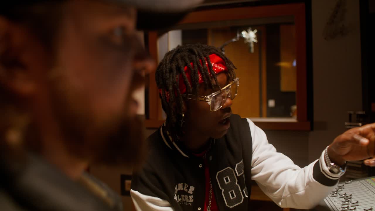 музыкальная сессия в студии