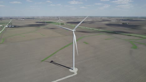 turbina eólica en los campos de iowa