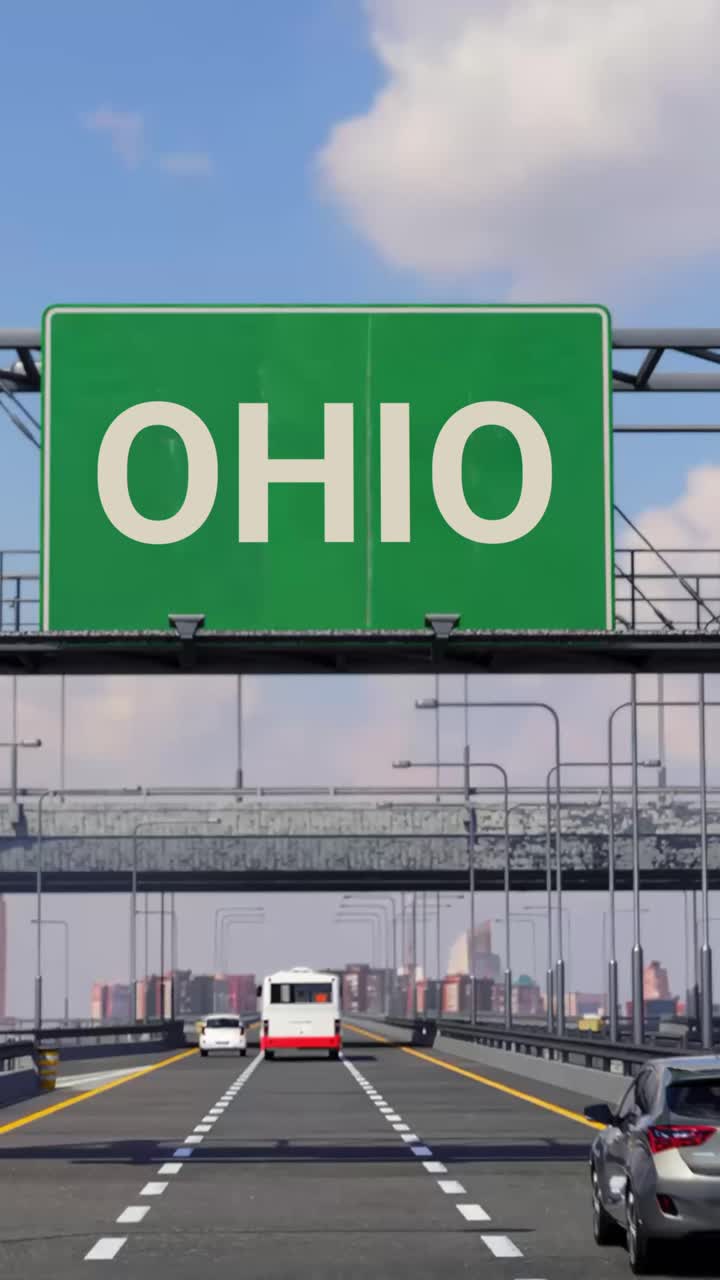 autopista en ohio con avión en el cielo