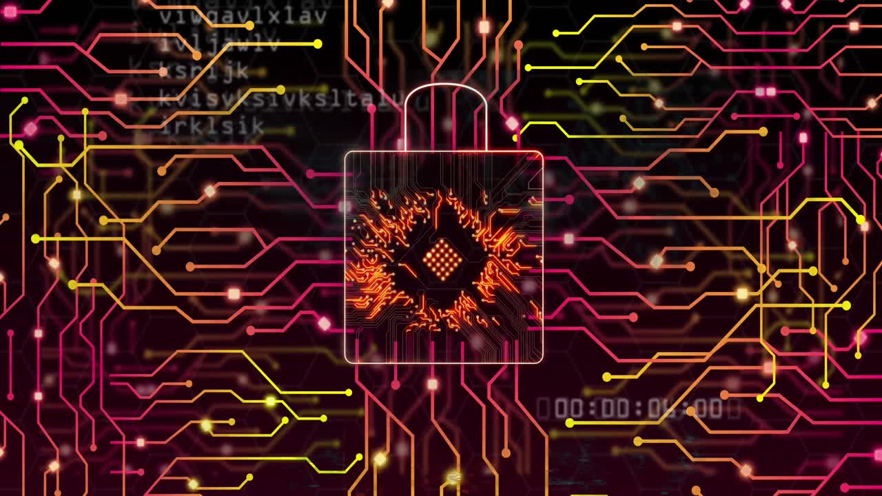 animación del candado de seguridad en línea, procesamiento de datos a través de una placa de circuitos informáticos