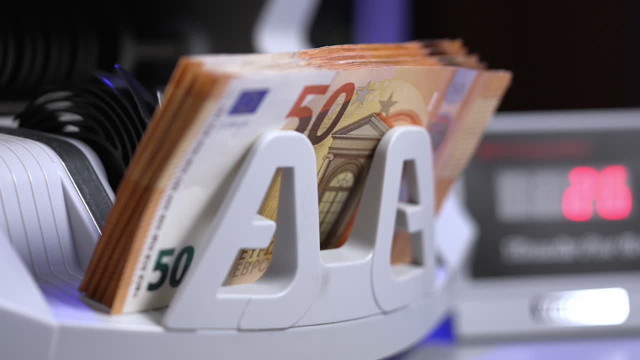 Currency counting machine counts bills. Automatic machine for bank financial operations.