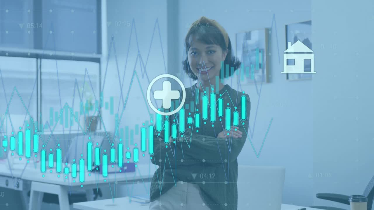 animación de procesamiento de datos e iconos digitales contra el retrato de una mujer caucásica sonriendo en la oficina