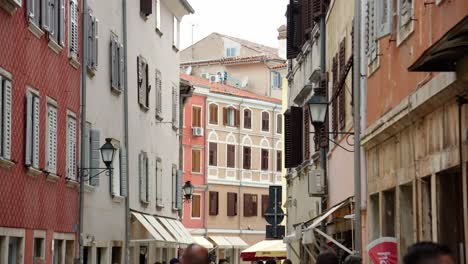 Residential-apartments-above-a-narrow-street