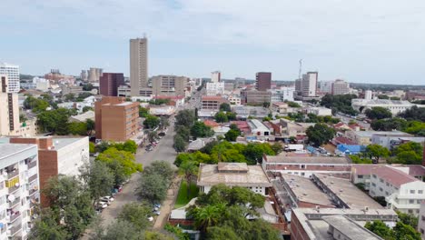 el distrito central de negocios de bulawayo desde la calle samuel parirenyatwa