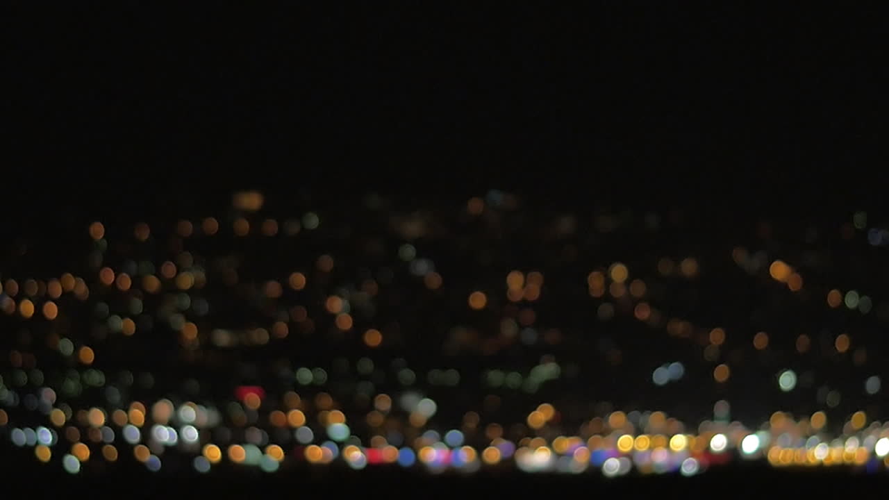 luces borrosas y coloridas de la ciudad