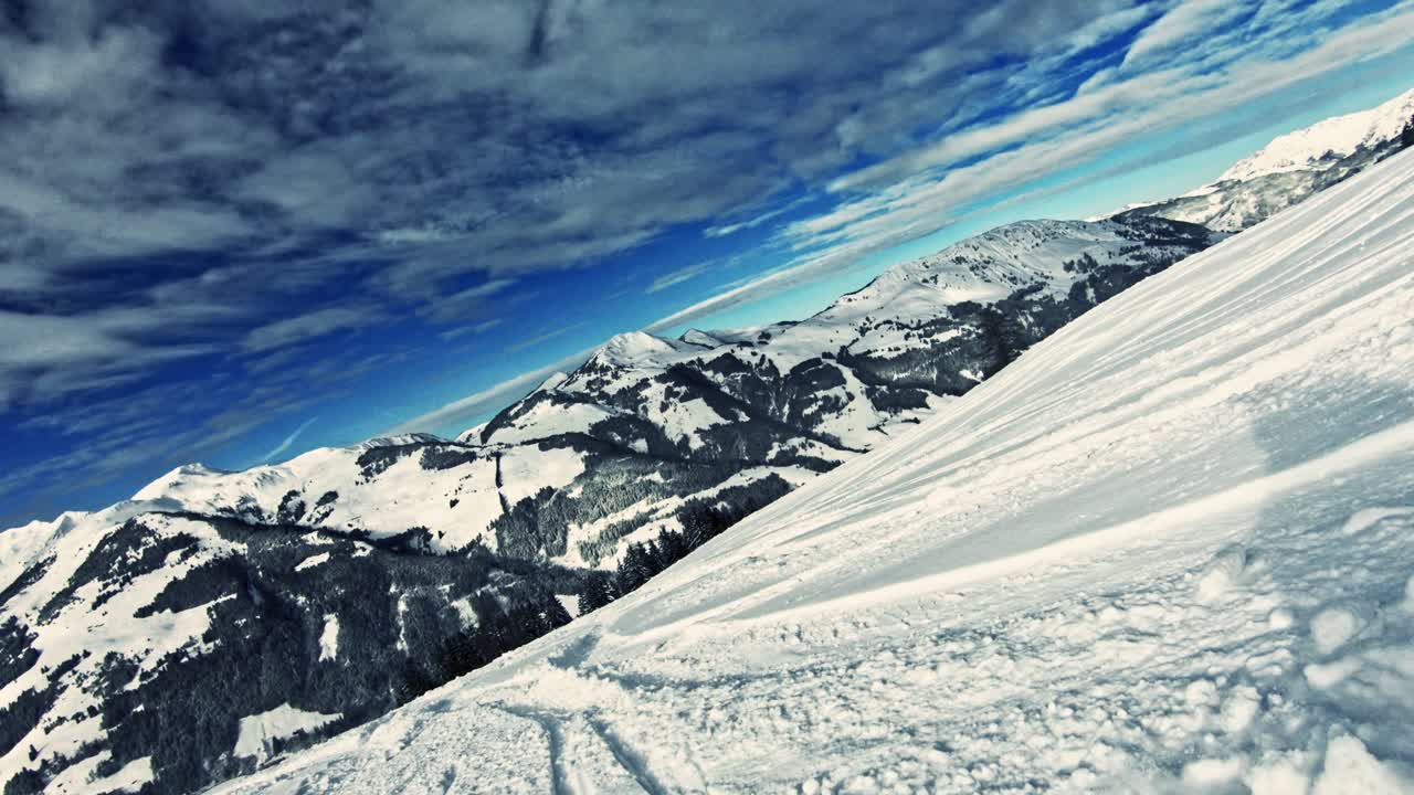 snowboarding por la pendiente, ángulo bajo